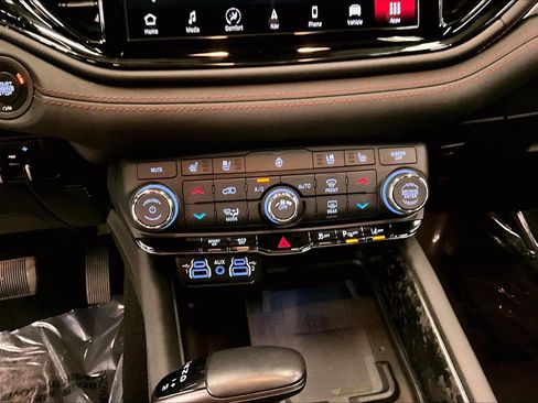 Used 2024 Dodge Durango R/T AWD/4WD image 32