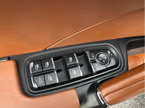 Used 2017 Porsche Cayenne Platinum Edition image 10