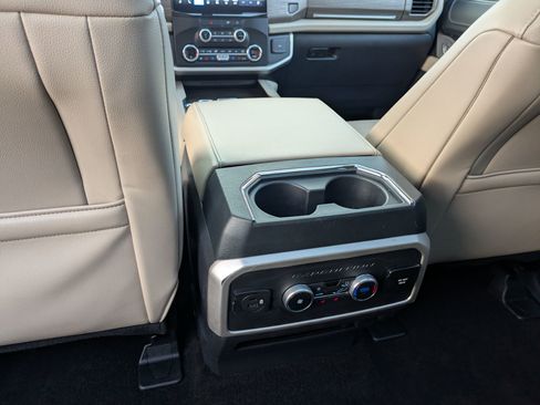 Used 2022 Ford Expedition Max Limited image 32