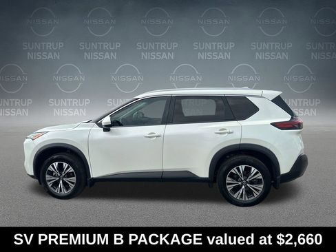 Used 2023 Nissan Rogue SV w/ SV Premium B Package FWD image 2