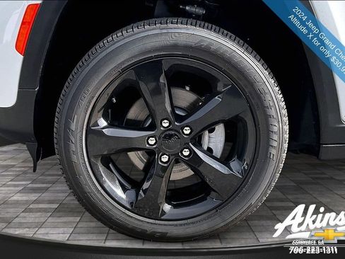 Used 2024 Jeep Grand Cherokee Altitude image 22