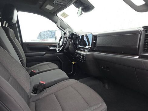 Used 2024 Chevrolet Silverado 2500 LT AWD/4WD image 4