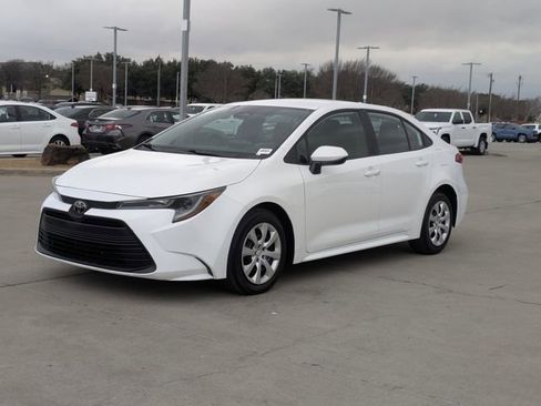 Used 2024 Toyota Corolla LE image 10