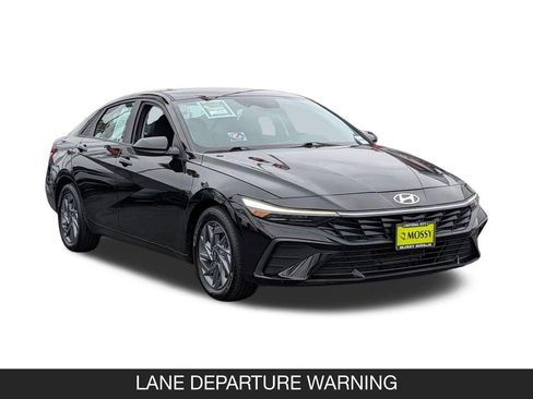 Used 2024 Hyundai Elantra SEL FWD image 2