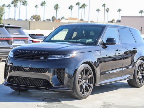 Used 2024 Land Rover Range Rover Sport AWD/4WD image 3