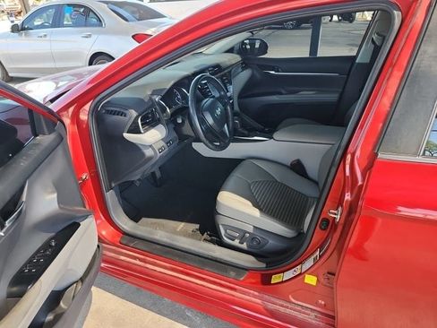 Used 2019 Toyota Camry SE w/ Carpet Mat Package FWD image 8