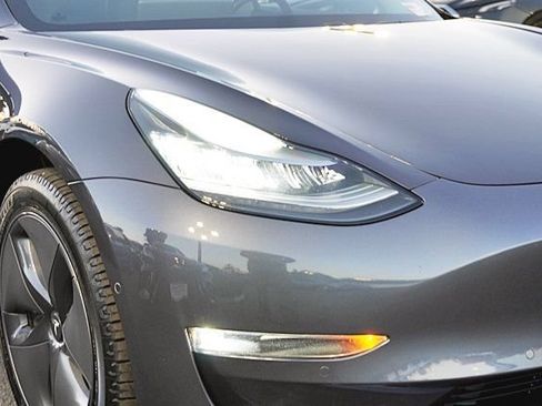 Used 2019 Tesla Model 3 Mid Range RWD image 11