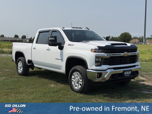 Used 2024 Chevrolet Silverado 2500 LT w/ All Star Edition AWD/4WD image 2