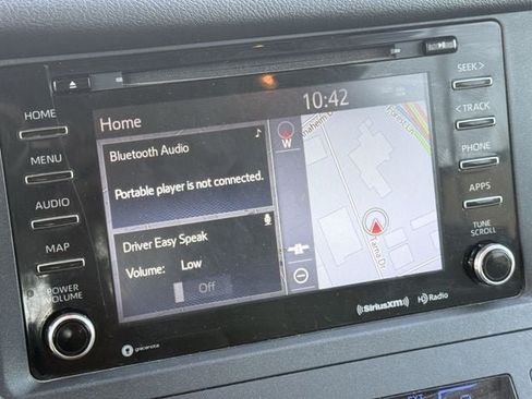 Used 2019 Toyota Sienna XLE Premium FWD image 19