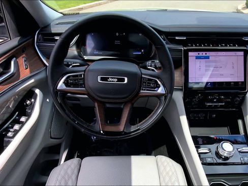 Used 2023 Jeep Grand Cherokee L Summit w/ Luxury Tech Group V AWD/4WD image 7