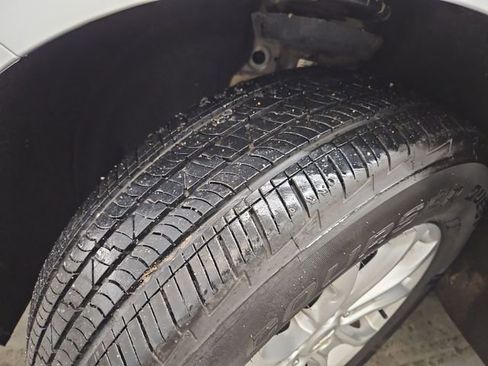 Used 2018 Chevrolet Equinox LT FWD image 18