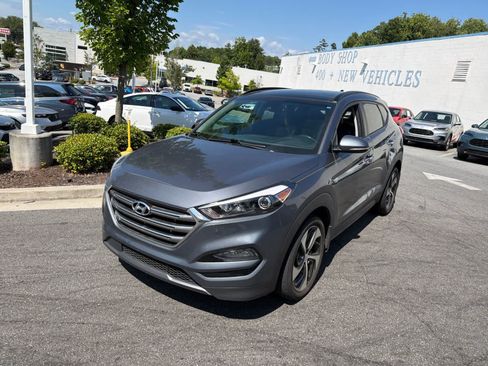 Used 2016 Hyundai Tucson Limited w/ Option Group 03 FWD image 3