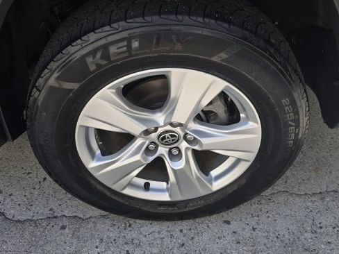 Used 2021 Toyota RAV4 XLE w/ Convenience Package AWD/4WD image 11