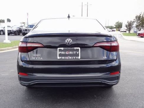 Used 2024 Volkswagen Jetta SE image 3