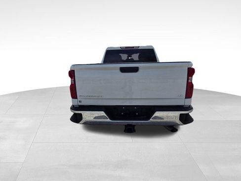 Used 2024 Chevrolet Silverado 2500 LT image 12