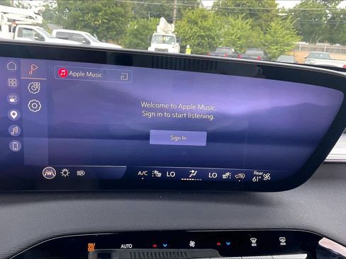 Used 2025 Buick Enclave Preferred FWD image 31