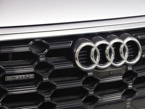 Used 2021 Audi Q5 e Prestige w/ Prestige Package AWD/4WD image 17
