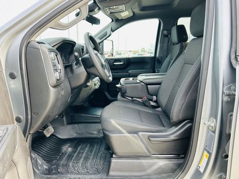 Used 2024 GMC Sierra 2500 Pro w/ Convenience Package image 3