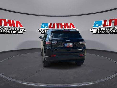 Used 2023 Jeep Compass Latitude w/ Sun and Sound Group AWD/4WD image 7