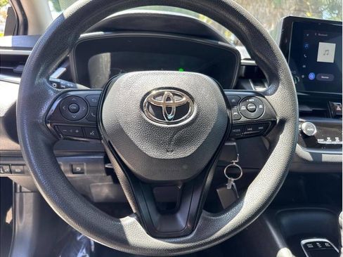 Used 2023 Toyota Corolla LE FWD image 10