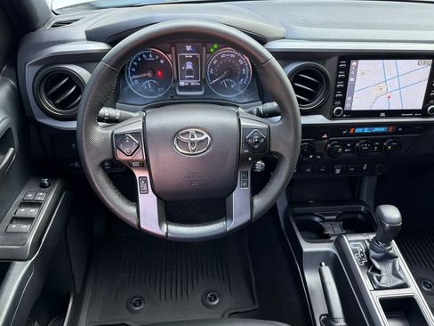 Used 2021 Toyota Tacoma TRD Off-Road w/ TRD Premium Off Road Package AWD/4WD image 16