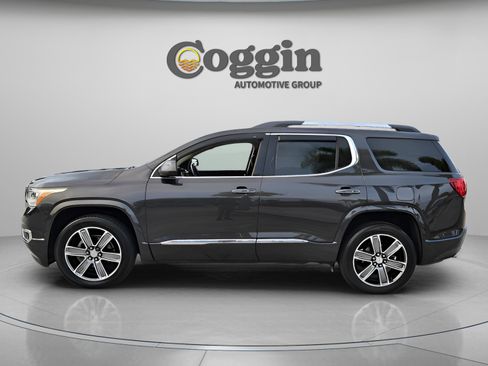 Used 2017 GMC Acadia Denali image 2