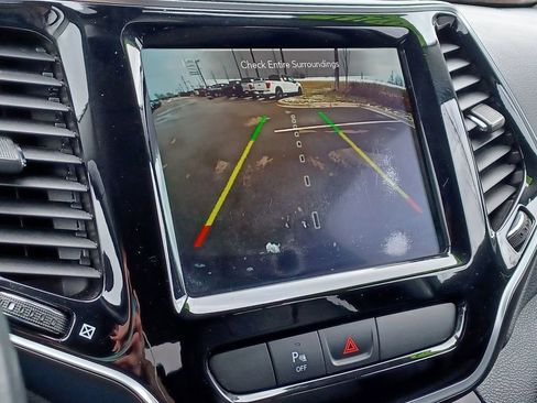 Used 2020 Jeep Cherokee Limited image 21