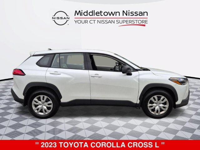 Used 2023 Toyota Corolla Cross L AWD/4WD image 2