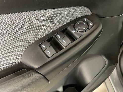 Used 2024 Chevrolet TrailBlazer LS FWD image 19