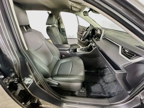 Used 2025 Toyota RAV4 XLE FWD image 12