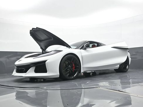 Used 2025 Chevrolet Corvette Z06 RWD image 25