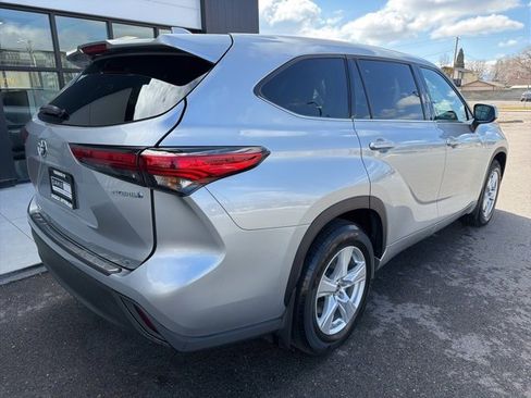 Used 2021 Toyota Highlander LE image 10