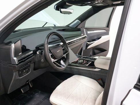 Used 2026 Cadillac Escalade V AWD/4WD image 28