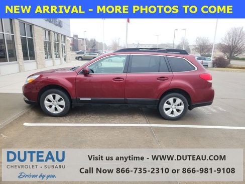 Used 2011 Subaru Outback 2.5i Limited image 1