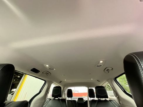 Used 2024 Chrysler Pacifica Touring-L FWD image 22