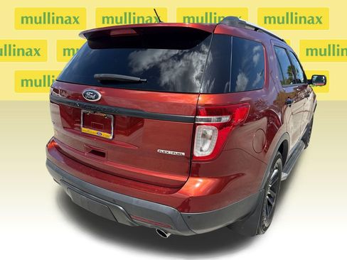 Used 2014 Ford Explorer XLT w/ Equipment Group 202A image 4
