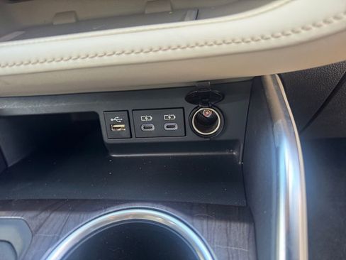 Used 2023 Toyota Highlander Limited AWD/4WD image 19