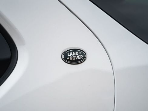 Used 2023 Land Rover Discovery Metropolitan Edition AWD/4WD image 16