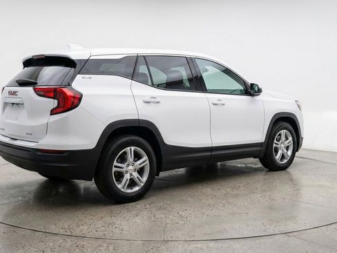 Used 2024 GMC Terrain SLE image 9