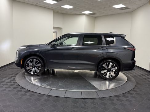 Used 2025 Mitsubishi Outlander SE AWD/4WD image 5