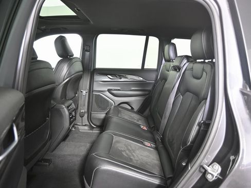 Used 2022 Jeep Grand Cherokee Altitude image 17