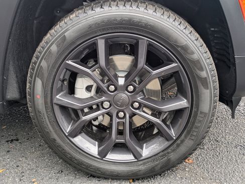 New 2025 Jeep Grand Cherokee Limited image 11