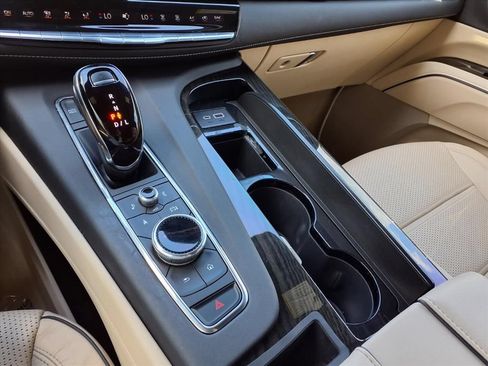 Used 2024 Cadillac Escalade Premium Luxury AWD/4WD image 27