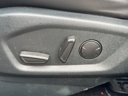 Used 2019 Ford Explorer XLT w/ Equipment Group 202A AWD/4WD image 26