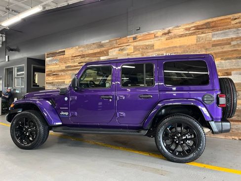 Used 2023 Jeep Wrangler Unlimited Sahara w/ Cold Weather Group AWD/4WD image 29