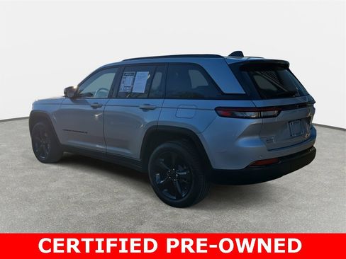 Used 2025 Jeep Grand Cherokee Limited w/ Black Appearance Package image 7