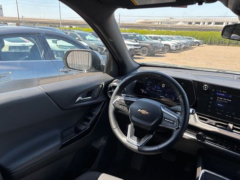 Used 2025 Chevrolet Equinox LT FWD image 35