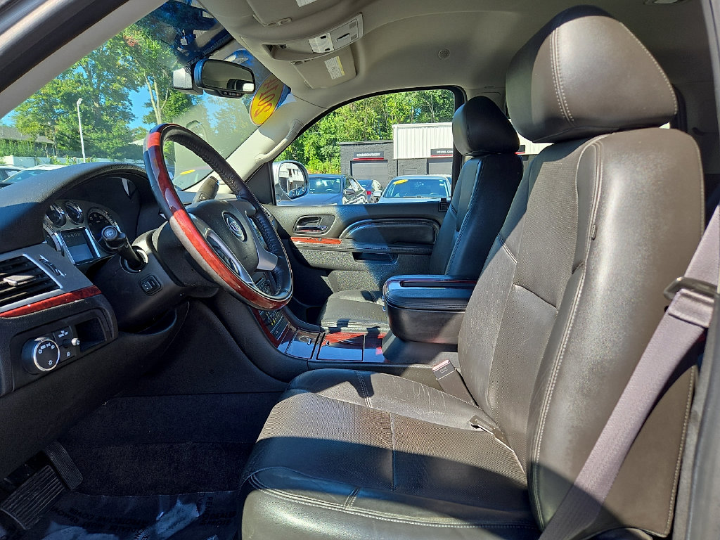 Used 2014 Cadillac Escalade Luxury RWD image 14