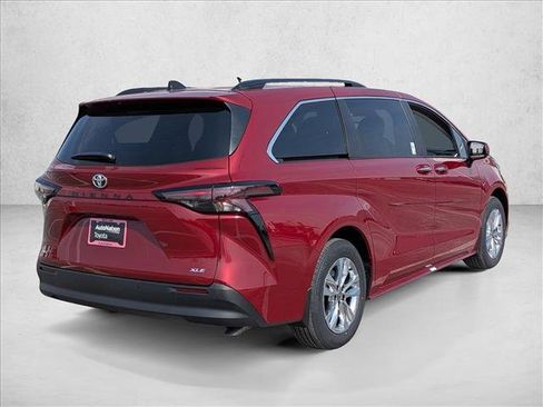 New 2026 Toyota Sienna XLE image 2
