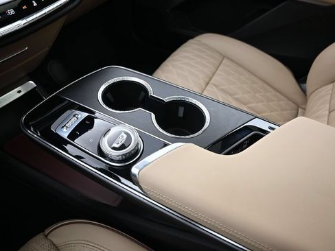 Used 2026 Cadillac Lyriq Signature Luxury AWD/4WD image 18